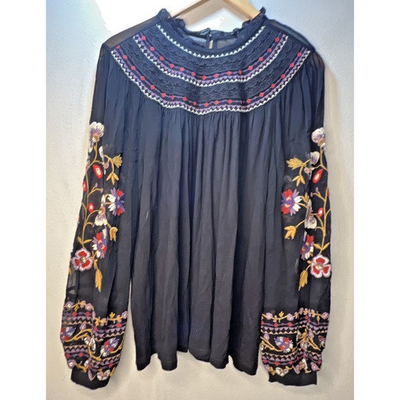 Anthropologie Akemi + Kin Louise Black Embroidered Floral Blouse Size Medium - Picture 6 of 16